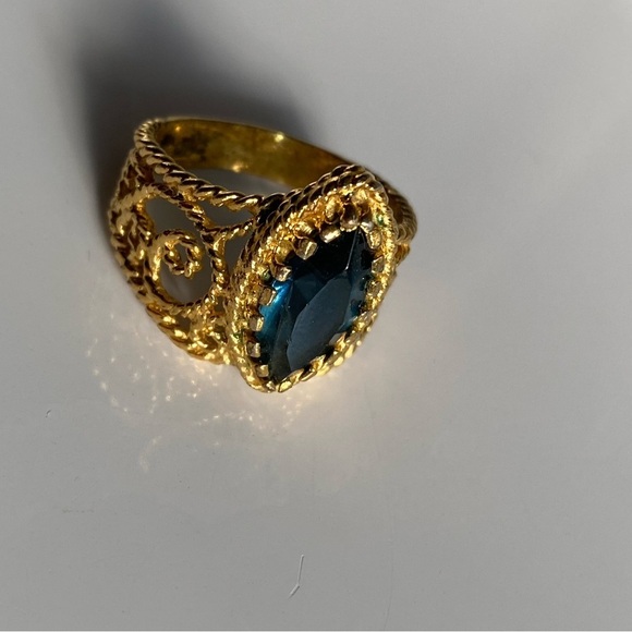 STUNNING estate sale find blue crystal ring